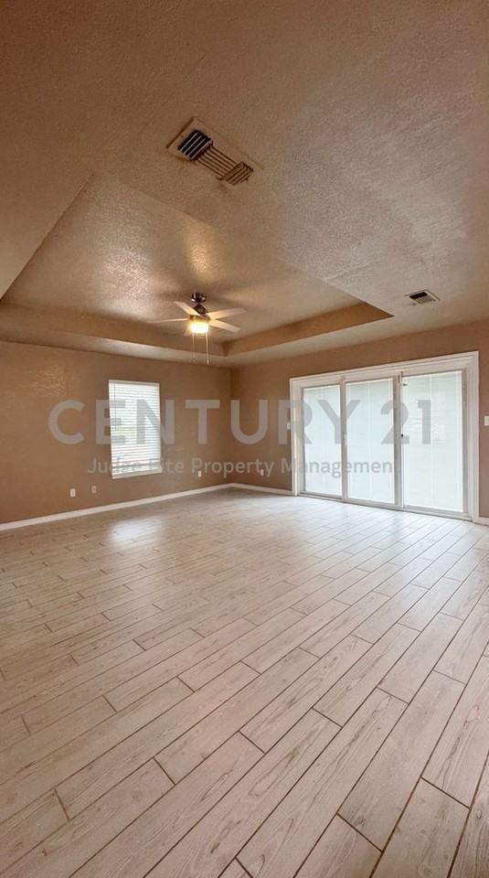 7001 Porthville Dr - Photo 2 of 14