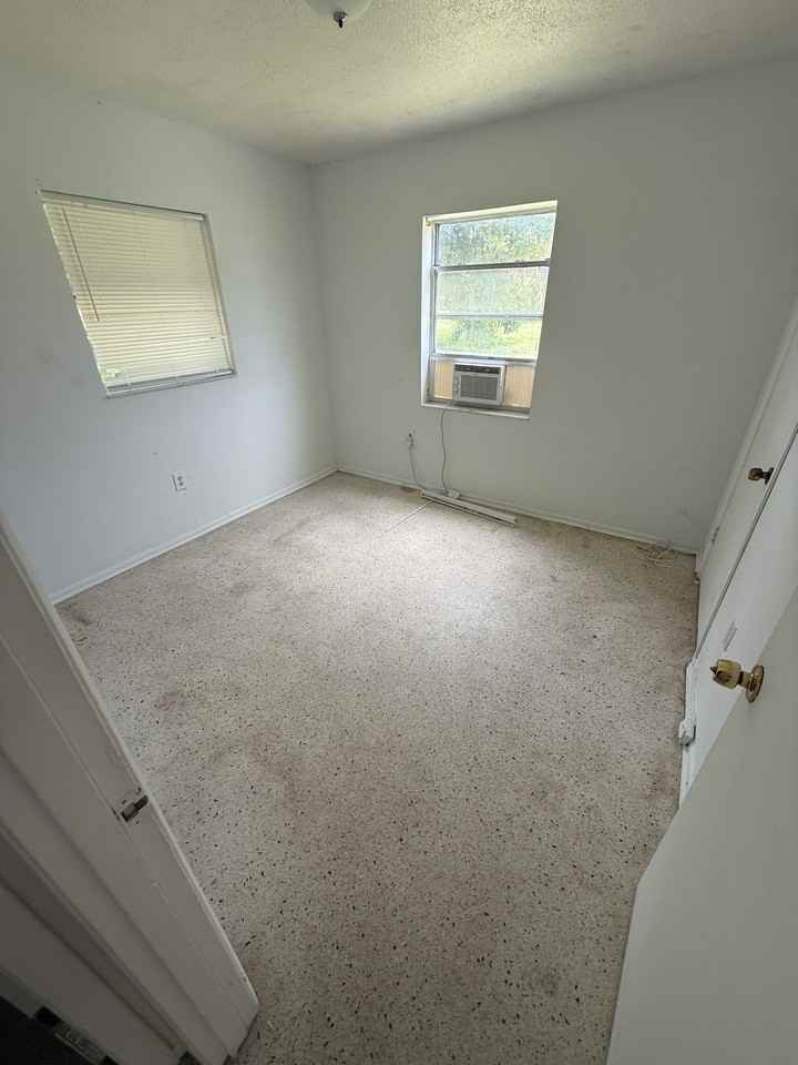 1604 Avenue EUnit B #B - Photo 6 of 7