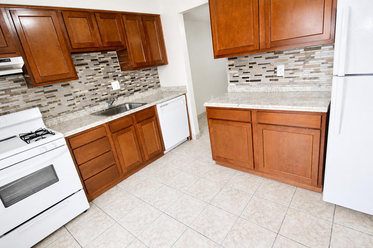 140 WEST WALNUT STREETAPT 903 #903 - Photo 3 of 15