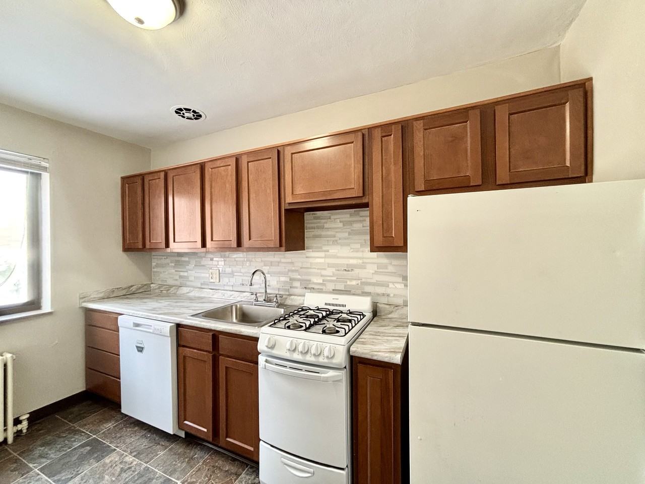 10 PURCHASE PLACEAPT 1B #1B - Photo 2 of 7