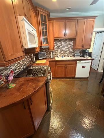 804 Pontalba St #1 - Photo 3 of 17
