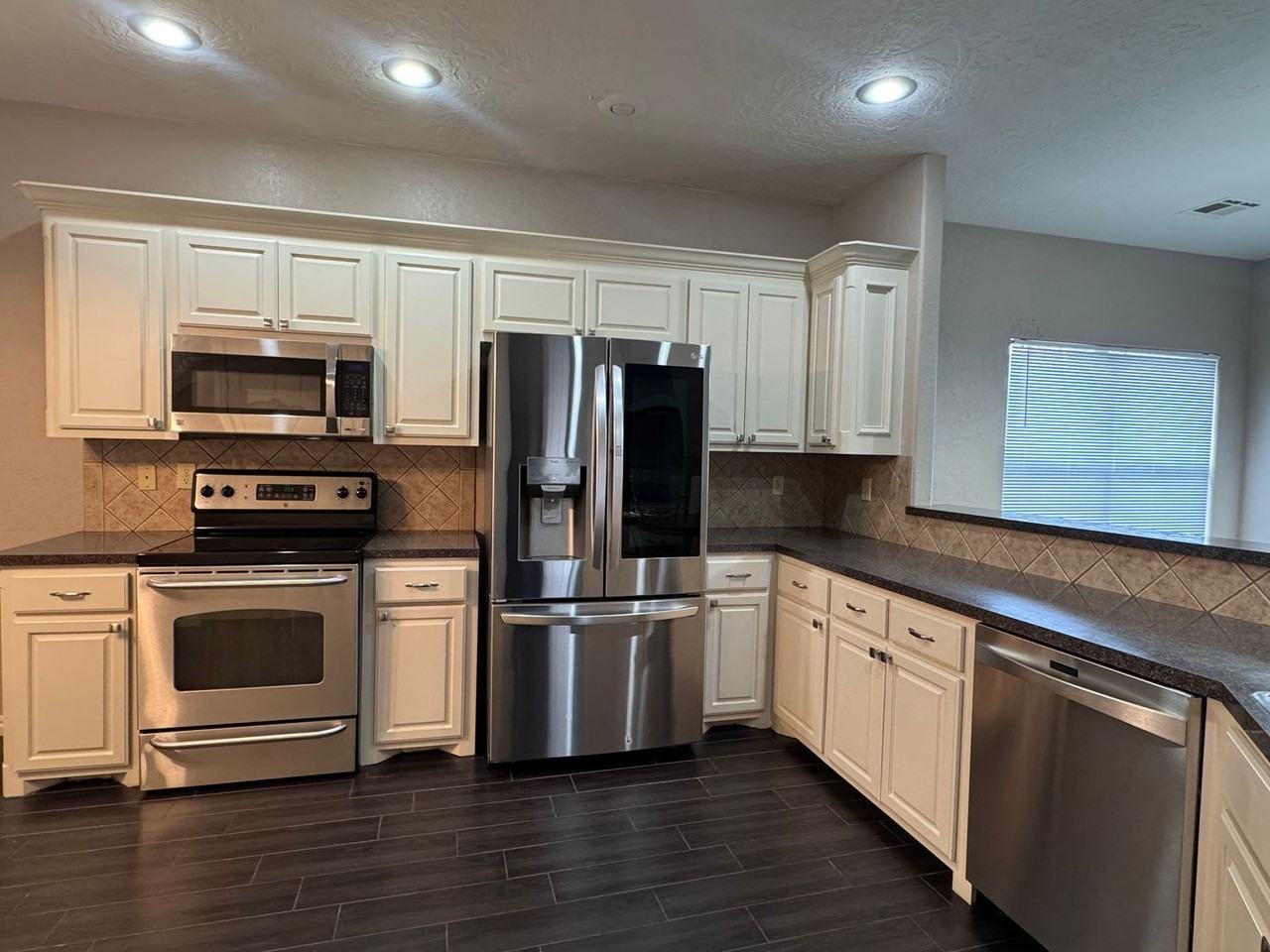 4413 Nw Wolfcreek Blvd - Photo 4 of 16