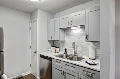 3205 E Olive RoadUnit 6-072 #6-072 - Photo 5 of 29