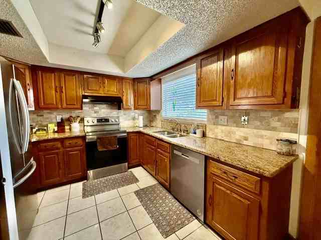 1114 S Pearl St #1 - Photo 7 of 14