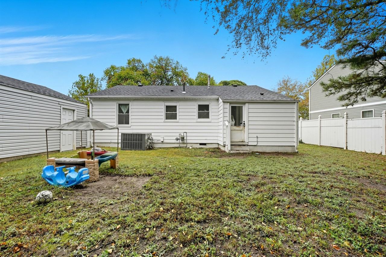 837 Tifton St #1 - Photo 3 of 17