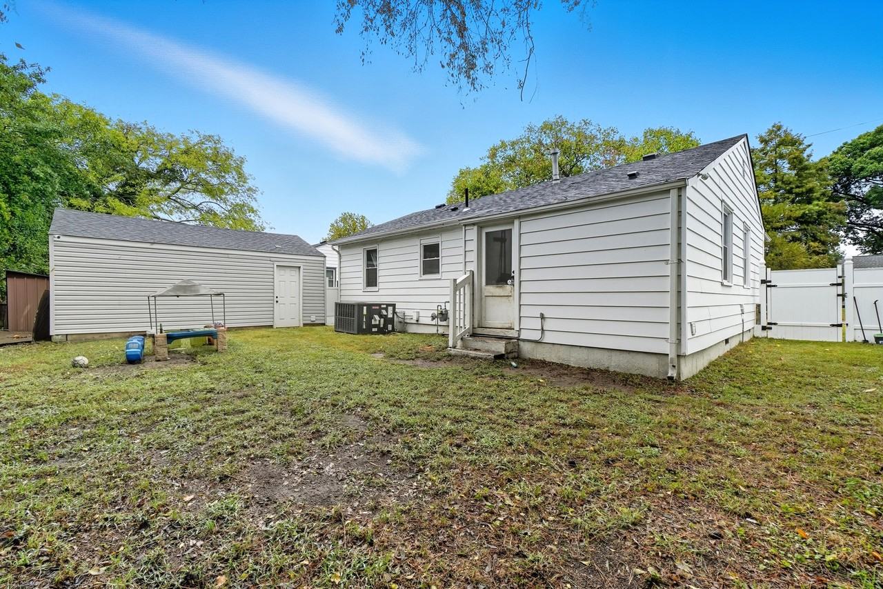 837 Tifton St #1 - Photo 5 of 17
