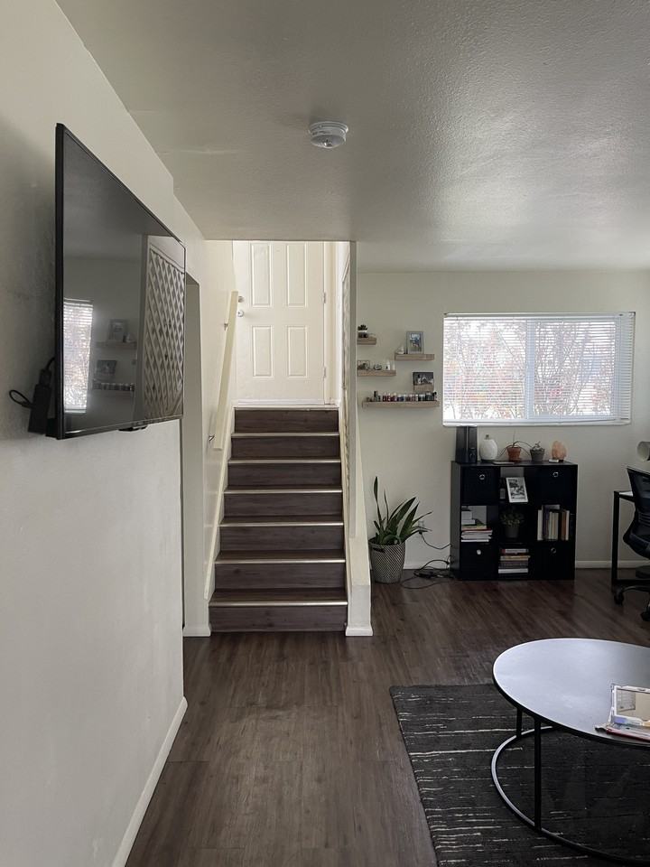 665 E Malibu Dr #1 - Photo 4 of 12