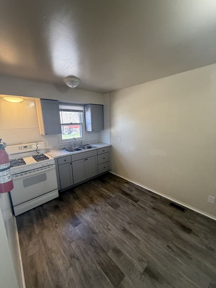 1014 Hazard Ave #3 - Photo 5 of 13