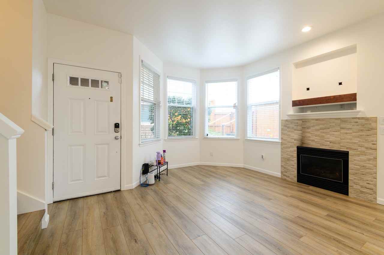 10547 Midvale Avenue North - DUnit D #D - Photo 2 of 20
