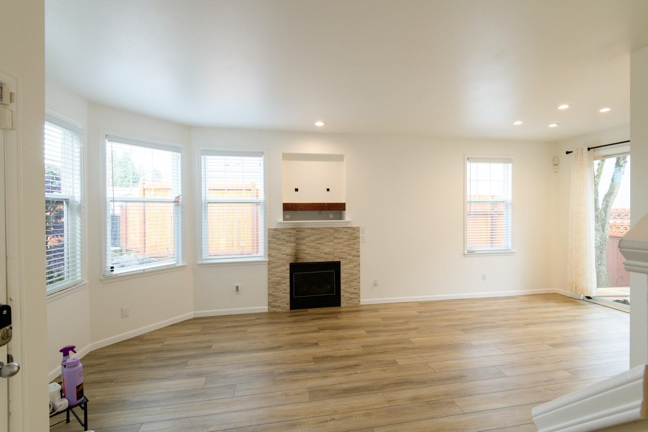 10547 Midvale Avenue North - DUnit D #D - Photo 3 of 20