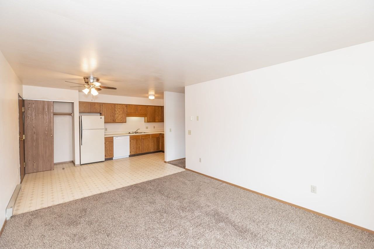 504 E 21st Street - Photo 7 of 50