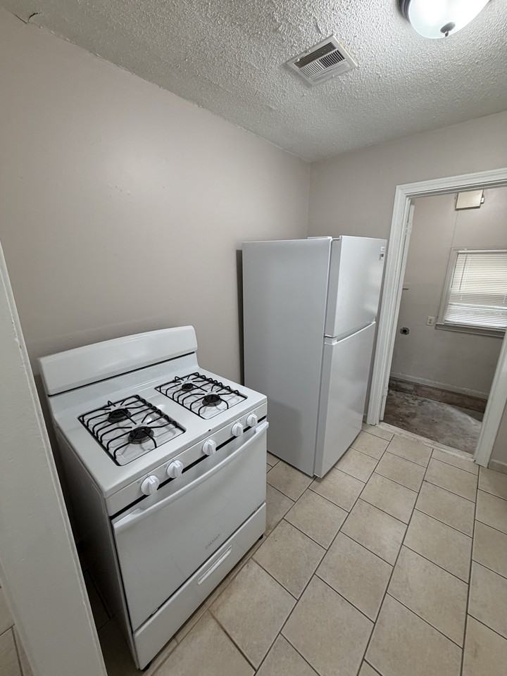 2126 N Minnesota Ave #1 - Photo 4 of 10