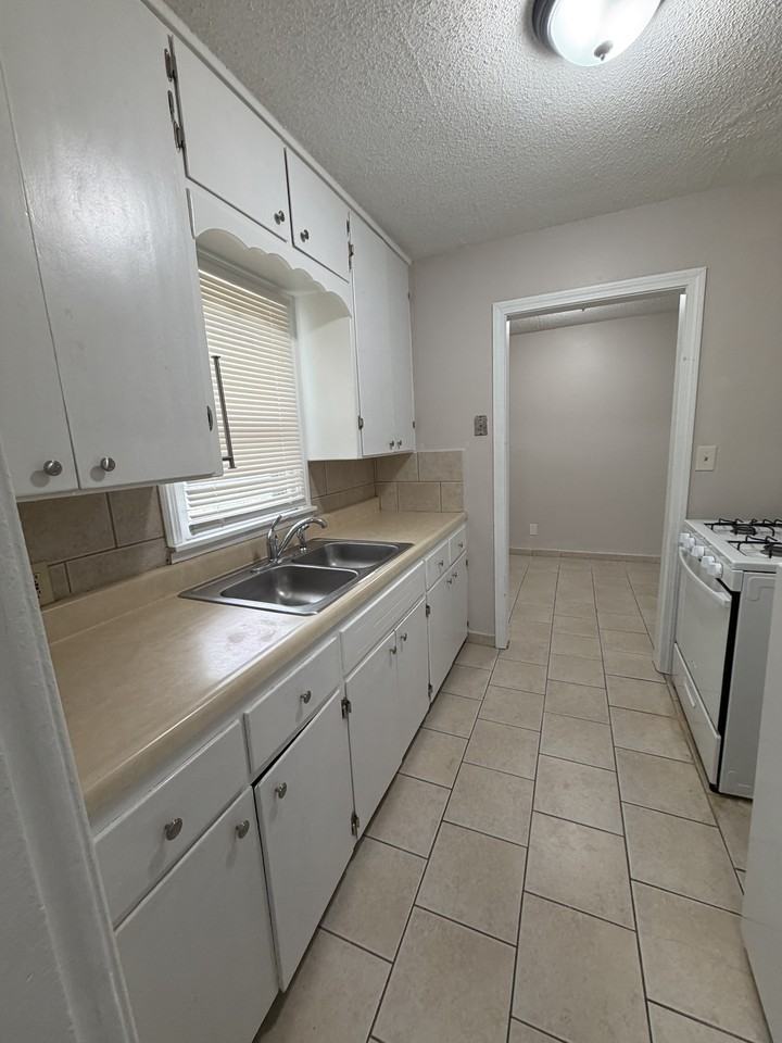 2126 N Minnesota Ave #1 - Photo 5 of 10