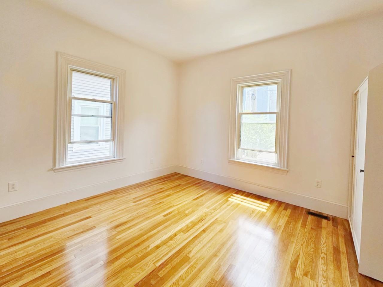 40 Spring Garden St #2 - Photo 4 of 15