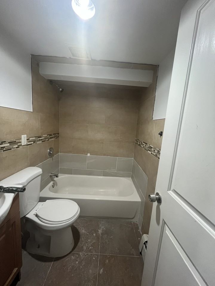 678 Union Ave Apt 1b #1B - Photo 6 of 10