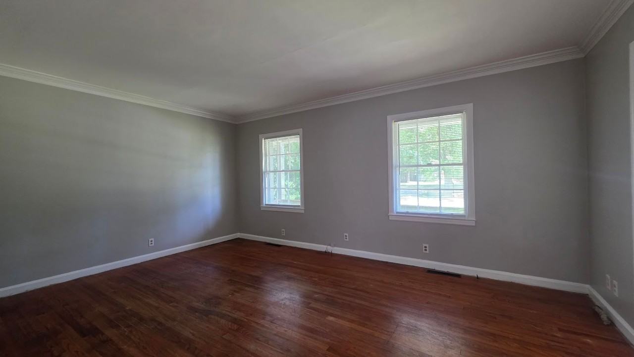 404 Elizabeth Ave - Photo 4 of 22