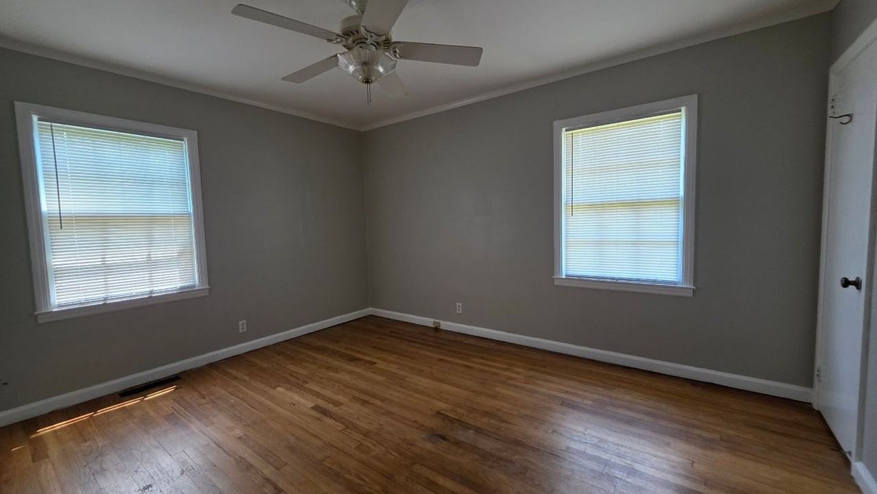 404 Elizabeth Ave - Photo 7 of 22