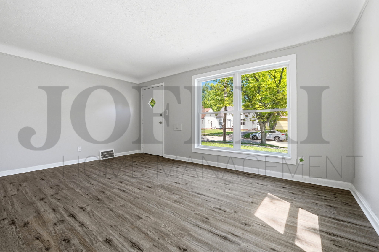 19604 Sunset Dr #1 - Photo 5 of 17