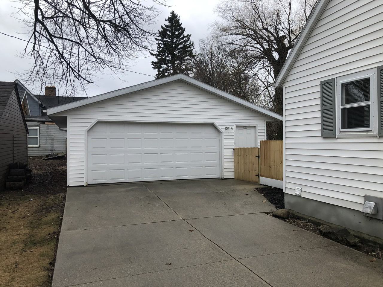 909 North Ave #909 - Photo 4 of 19