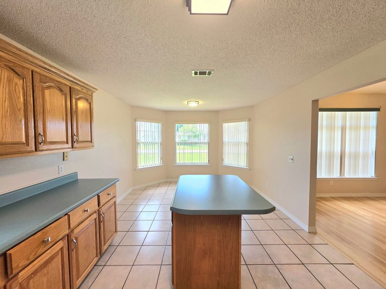 5172 Zachary Blvd - Photo 6 of 17