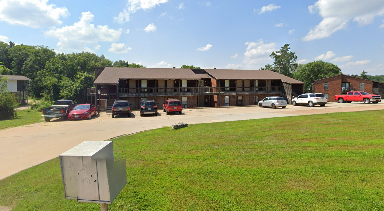 Lakeside Apartments - Photo 2 of 4
