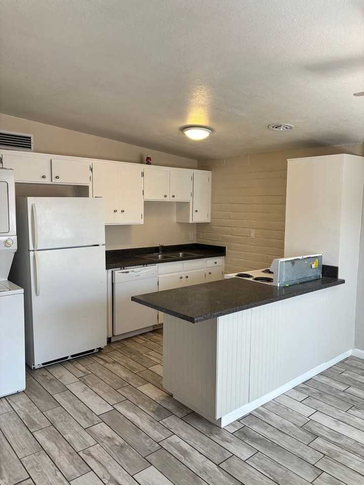 5610 Glenn - Photo 2 of 12