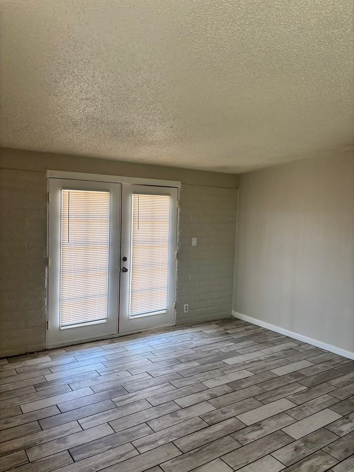 5610 Glenn - Photo 3 of 12