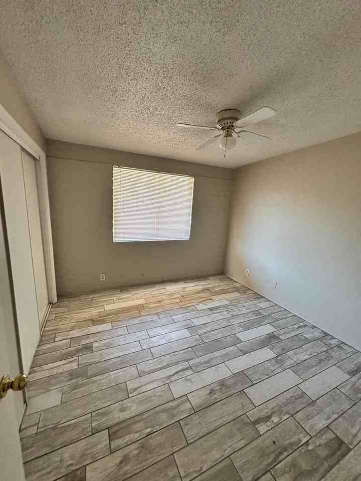 5610 Glenn - Photo 5 of 12