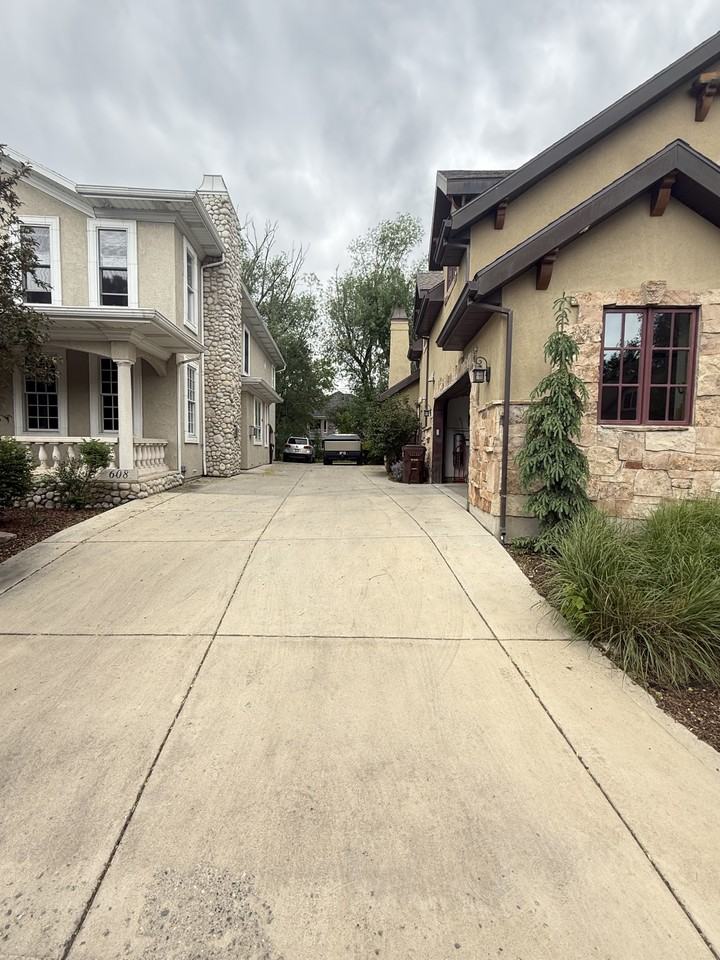 606 E Holly Haven Cir #1 - Photo 2 of 38
