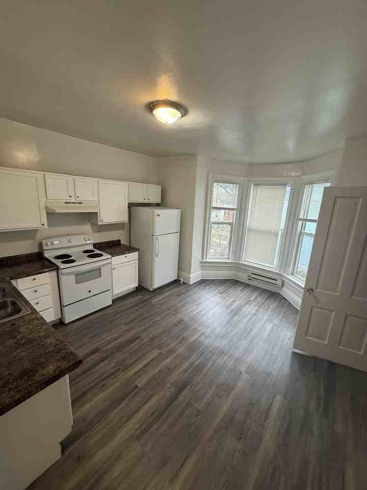 1127 Ross Ave #2 - Photo 2 of 5