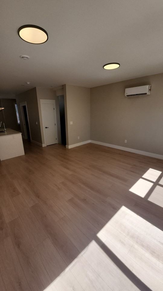 85 Colonial Cres #1 - Photo 4 of 10