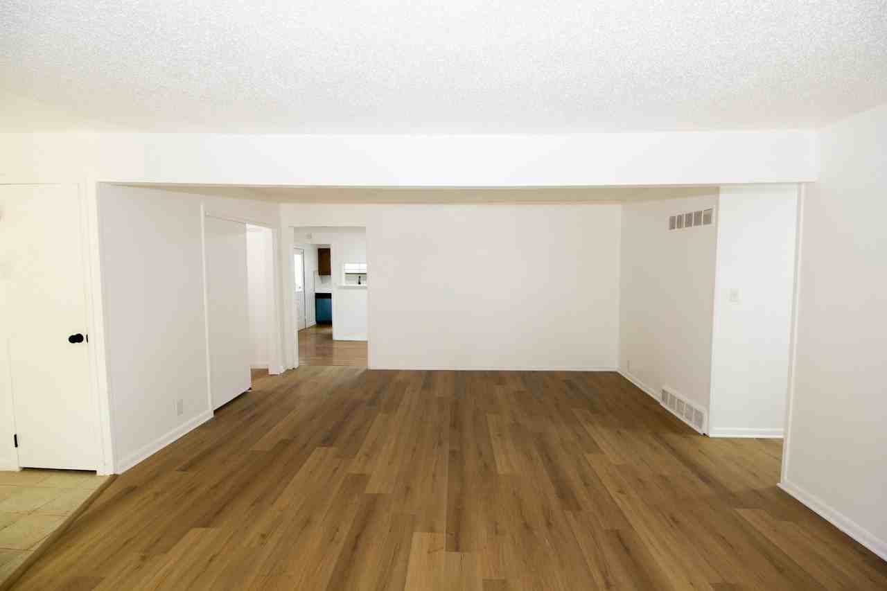 6912 N Harrison St #1 - Photo 3 of 21