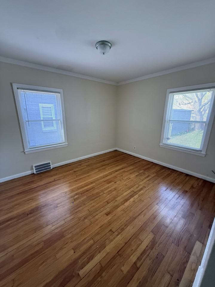 20681 Kingsville St #1 - Photo 3 of 4