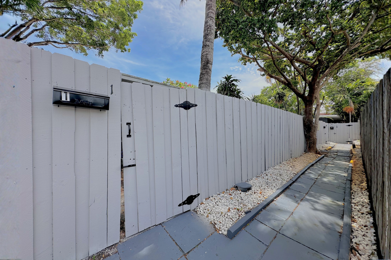 817 NE 19th Avenue - Photo 4 of 50