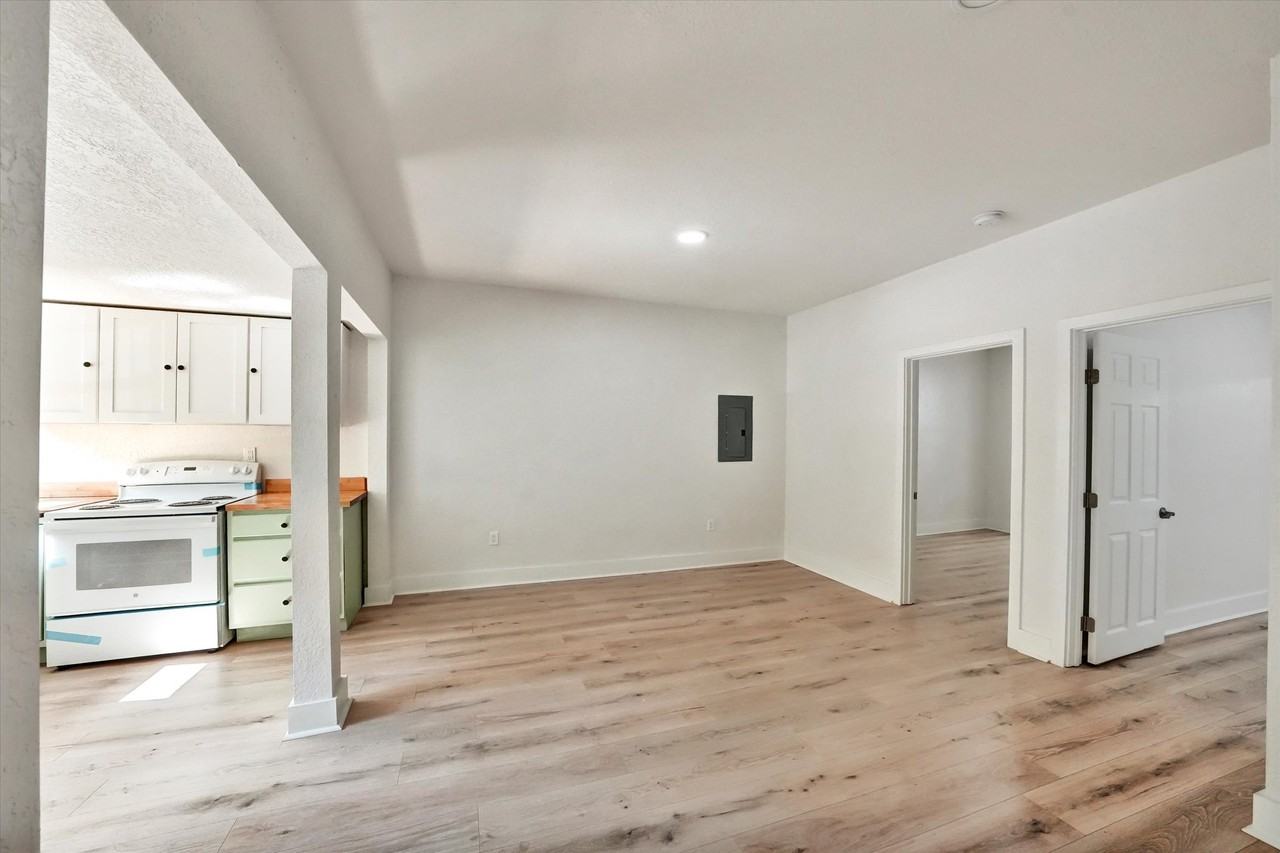 244 Sw 14th Ave #1 - Photo 4 of 11