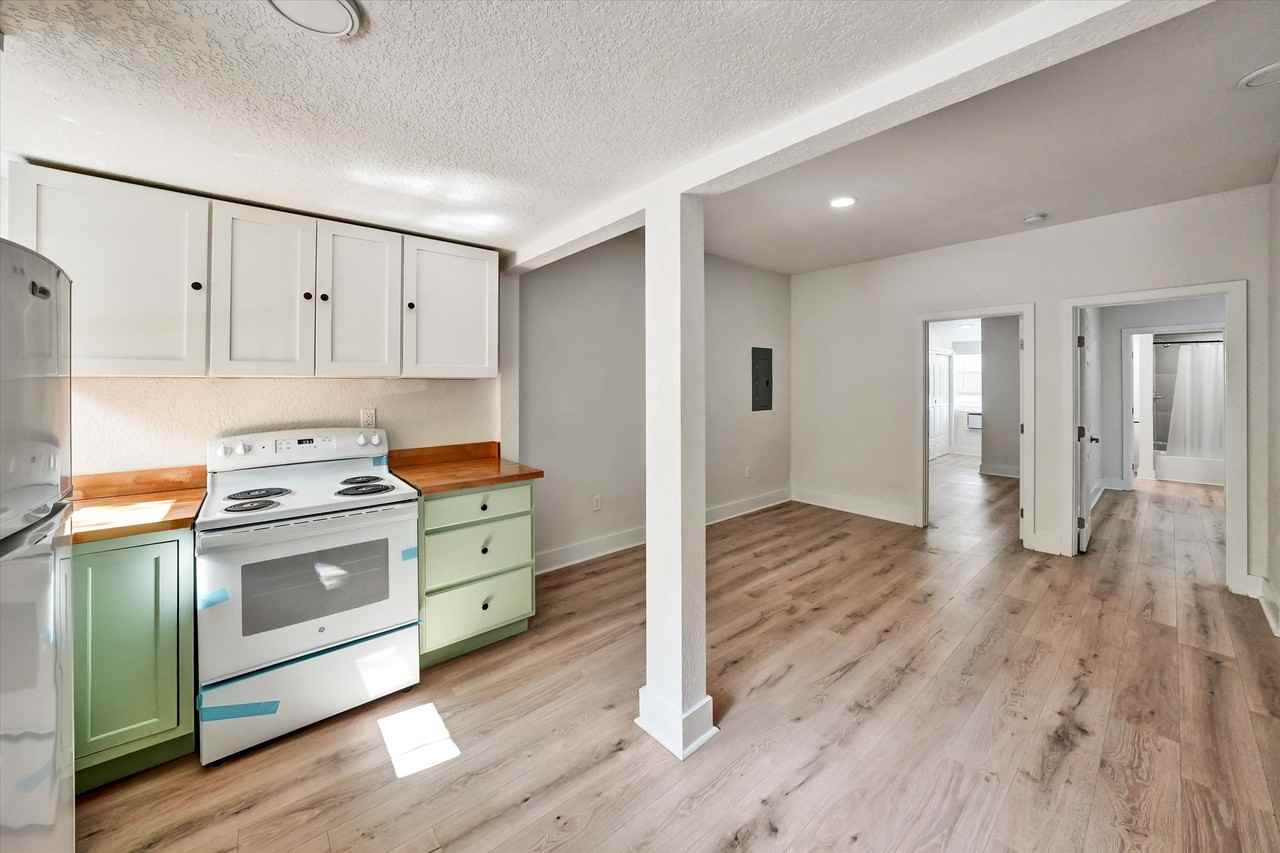 244 Sw 14th Ave #1 - Photo 6 of 11