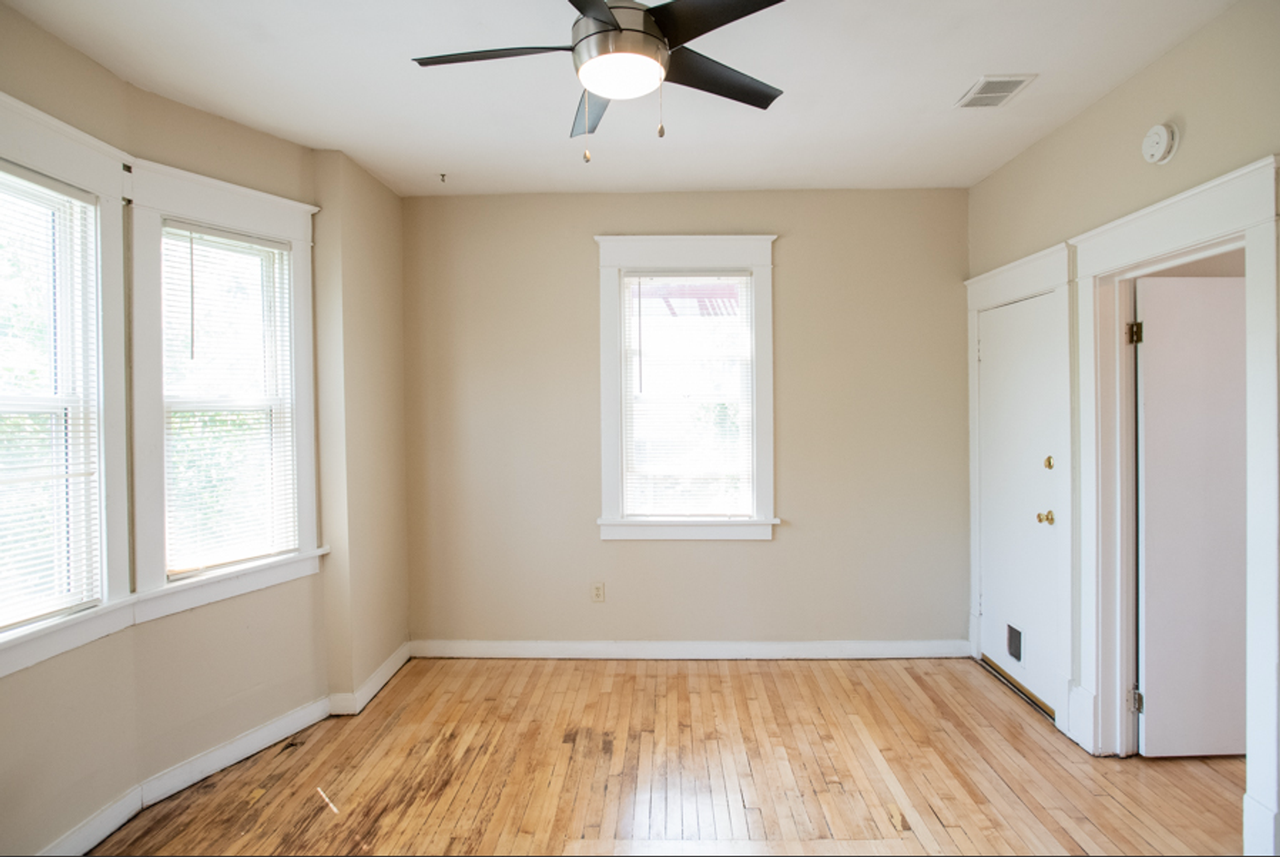 $1045 – 1 BA, 1 BA With Back Porch - Photo 4 of 12