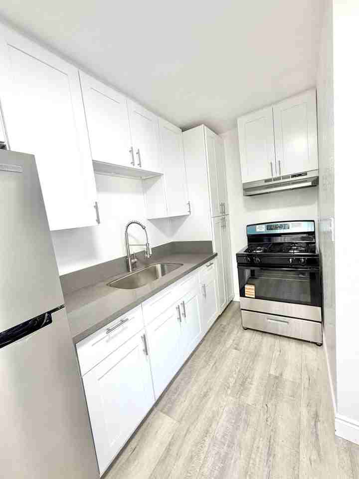4241 Van Horne Ave #5 - Photo 3 of 16