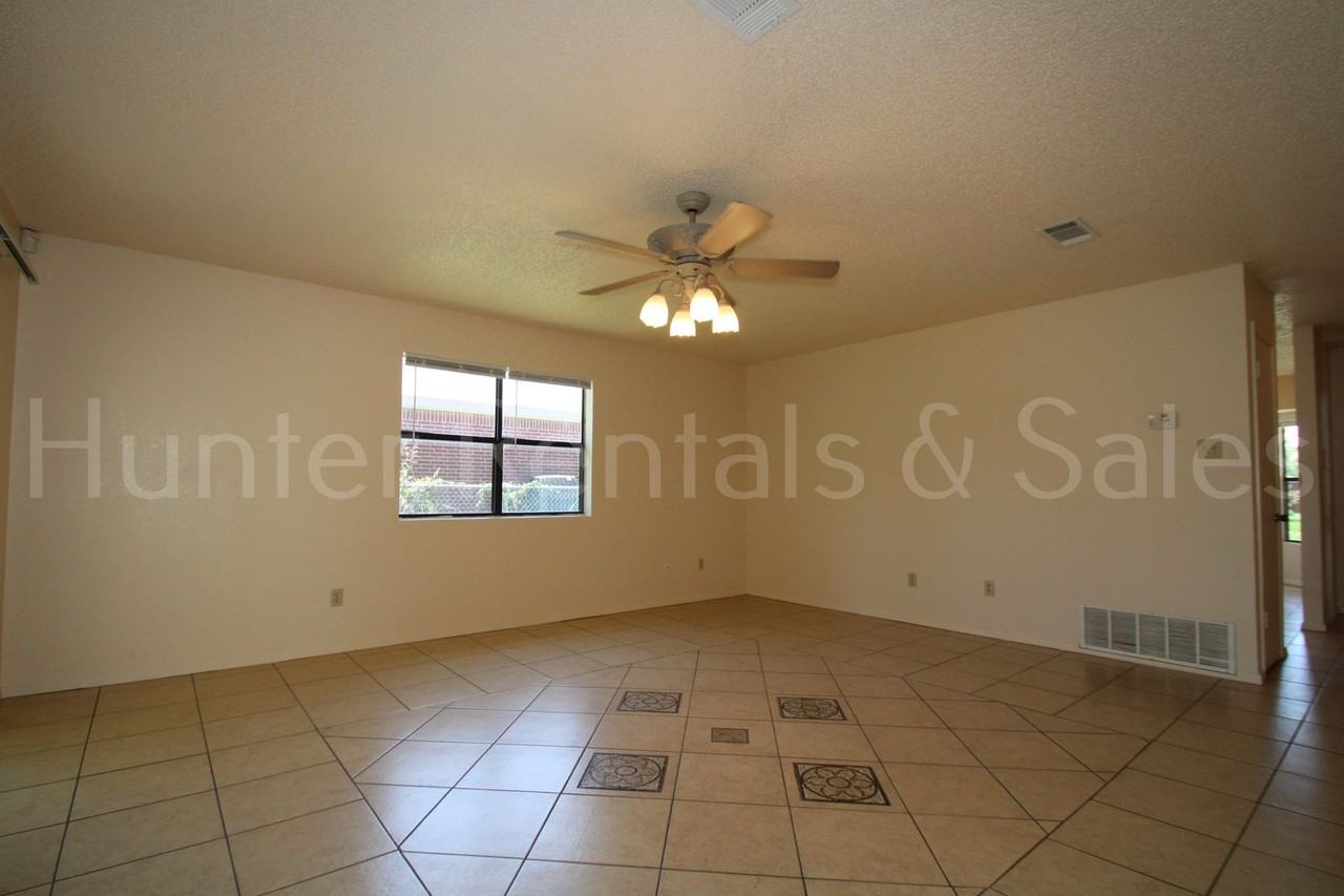 2804 Derby Dr - Photo 4 of 25