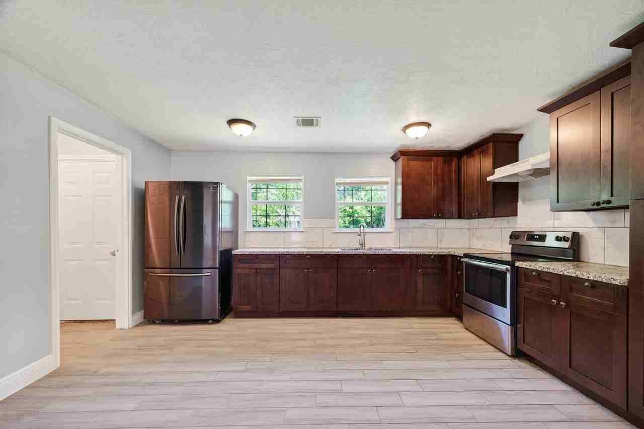 3031 Groton Dr - Photo 6 of 17
