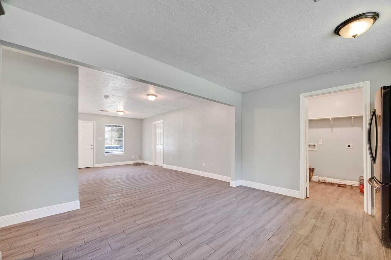 3031 Groton Dr - Photo 7 of 17