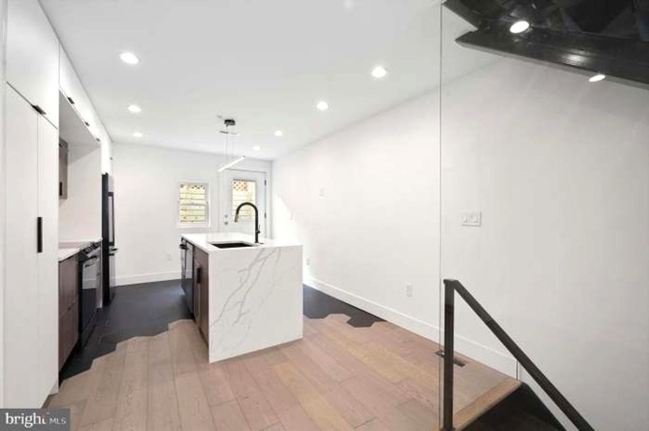 166 W Laurel St - Photo 2 of 41