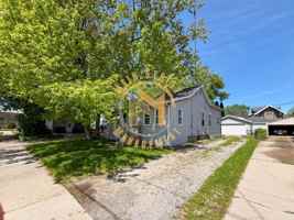 featured image of 512 School Ave