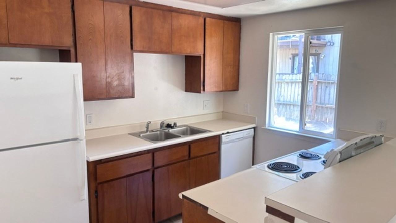 2969 Oak St - Photo 5 of 11