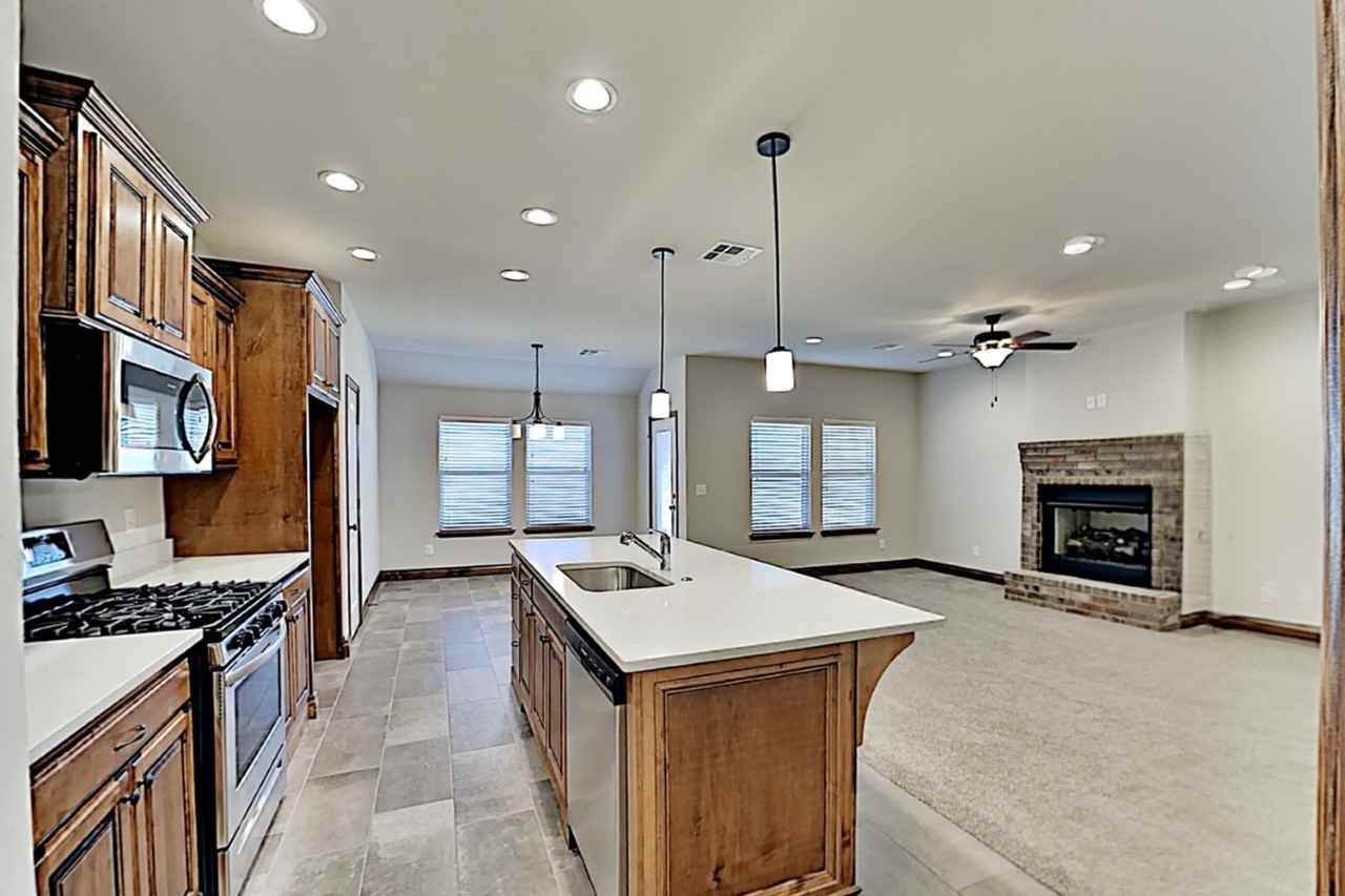 10712 Nw 18th St - Photo 6 of 21