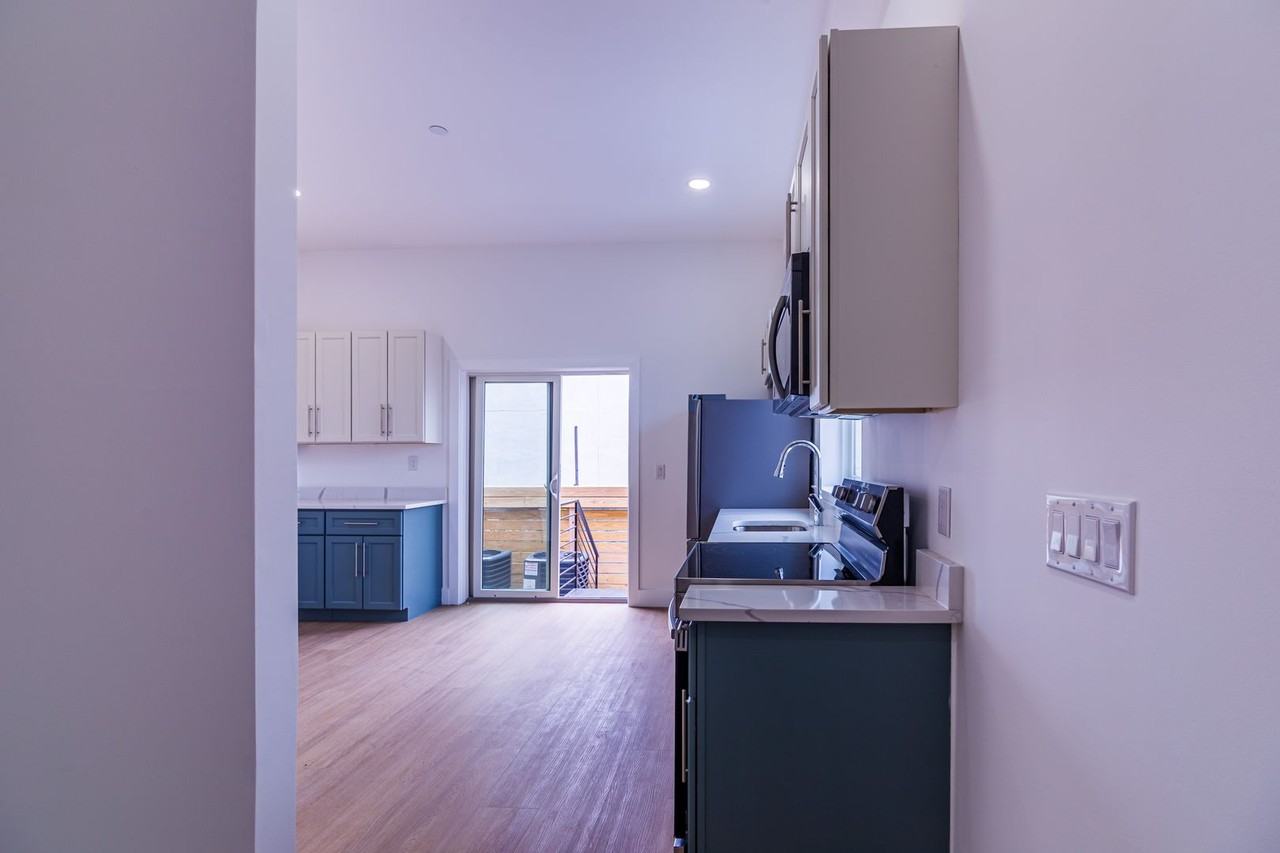137 E Cumberland St - Photo 3 of 36