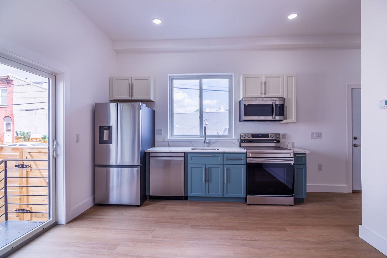 137 E Cumberland St - Photo 4 of 36
