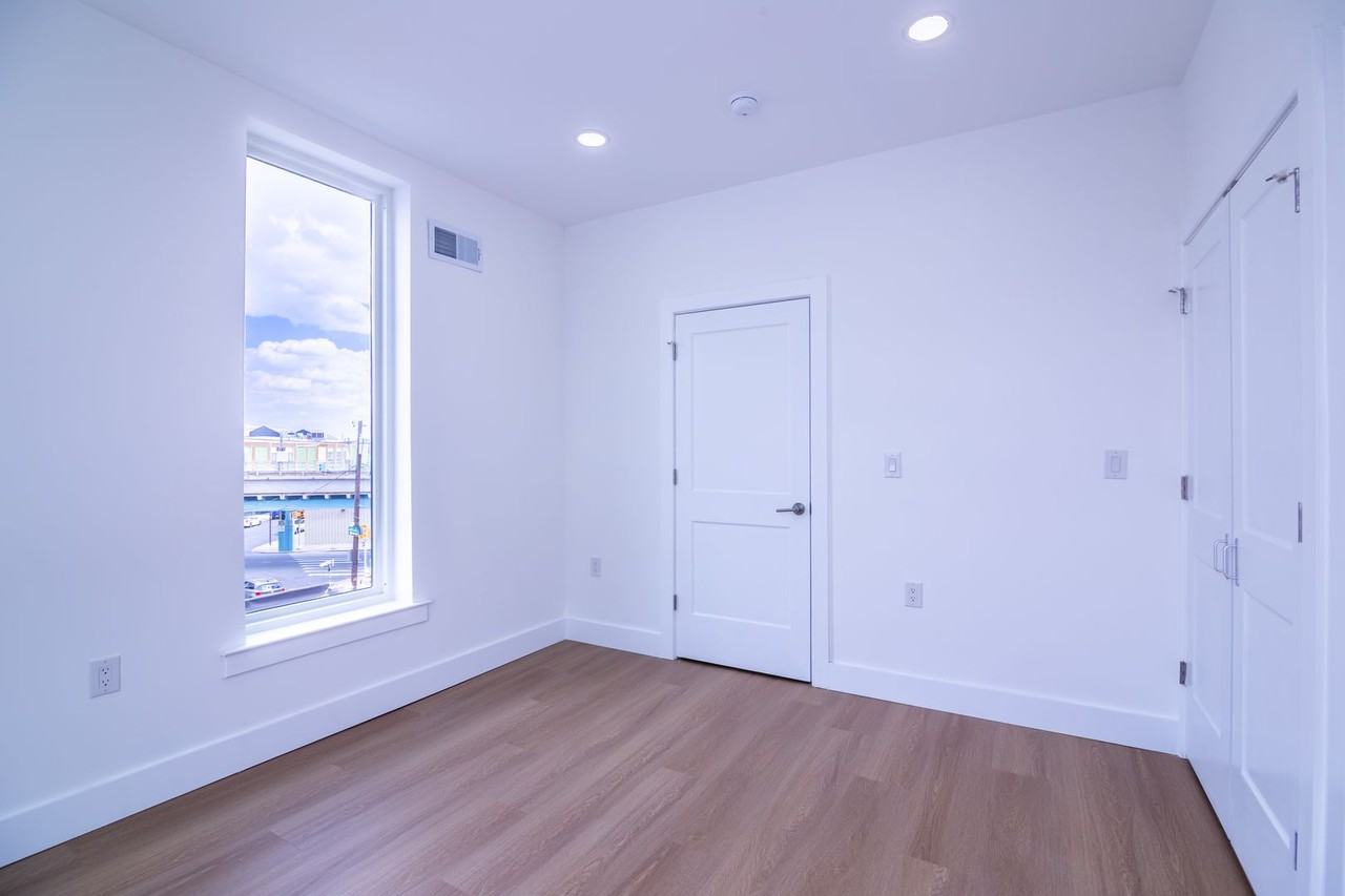 137 E Cumberland St - Photo 7 of 36