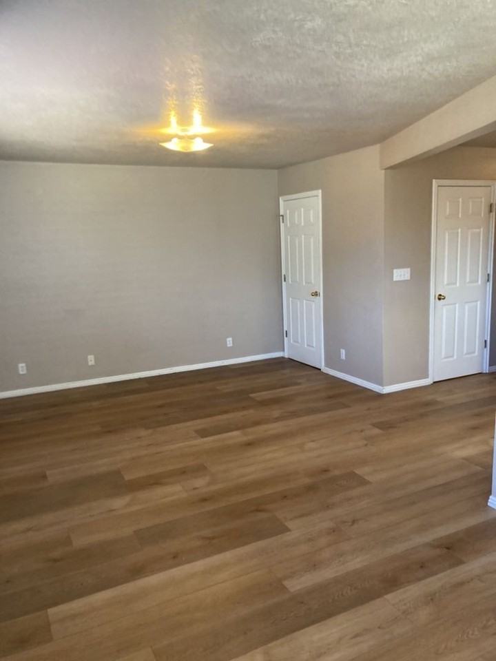 928 W Greenslake Dr - Photo 3 of 11