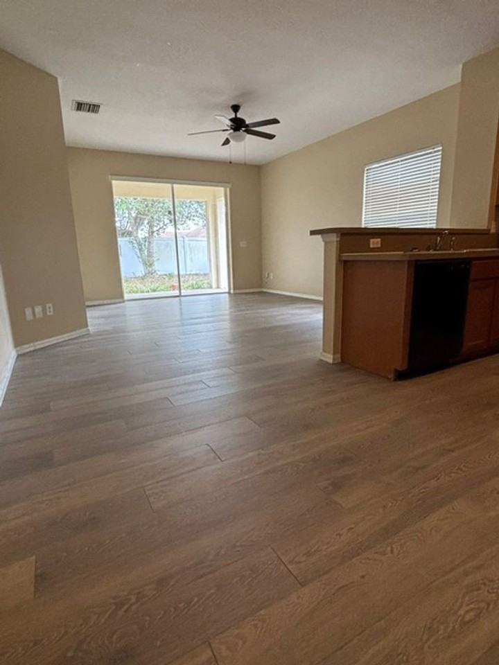 4330 Crosswhite Ct - Photo 3 of 23